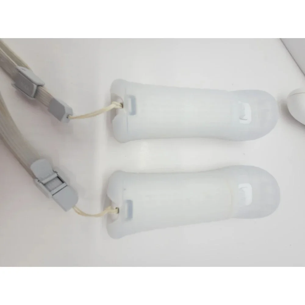 Nintendo Wii Controller 5 Piece Set: Controllers, Zapper, and Nunchuks